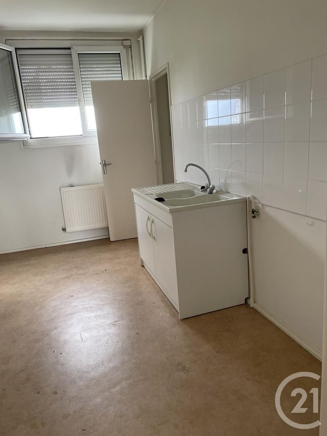 Afficher la photo en grand Appartement F4 à louer - 4 pièces - 79.43 m2 - VILLEFRANCHE SUR SAONE - 69 - RHONE-ALPES - Century 21 Coquillat Immobilier