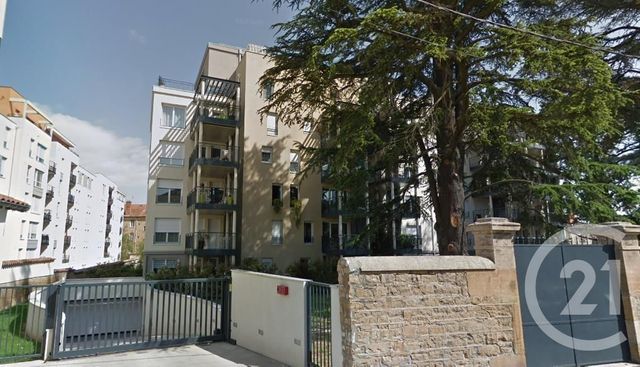 Afficher la photo en grand parking à louer - 15.0 m2 - VILLEFRANCHE SUR SAONE - 69 - RHONE-ALPES - Century 21 Coquillat Immobilier