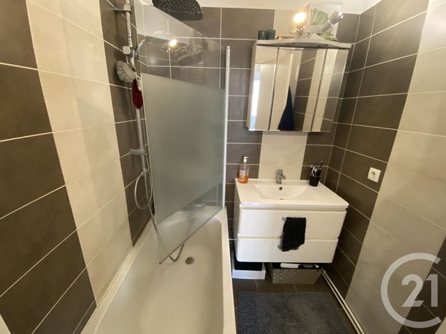 Appartement T3 à vendre - 3 pièces - 55.8 m2 - VILLEFRANCHE SUR SAONE - 69 - RHONE-ALPES - Century 21 Coquillat Immobilier