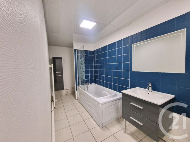 Afficher la photo en grand Appartement F3 à vendre - 3 pièces - 70.21 m2 - VILLEFRANCHE SUR SAONE - 69 - RHONE-ALPES - Century 21 Coquillat Immobilier