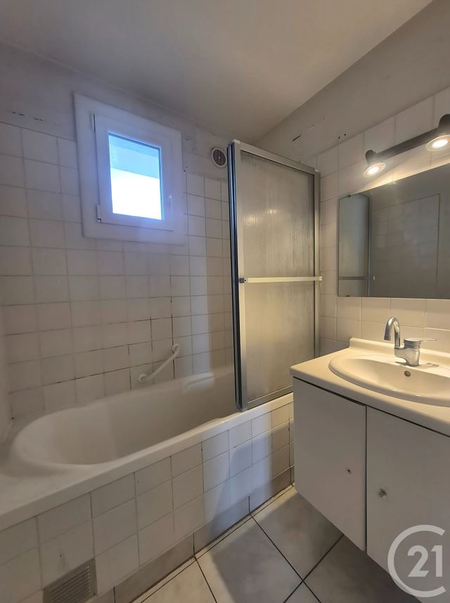 Afficher la photo en grand Appartement T3 à vendre - 3 pièces - 53.87 m2 - VILLEFRANCHE SUR SAONE - 69 - RHONE-ALPES - Century 21 Coquillat Immobilier