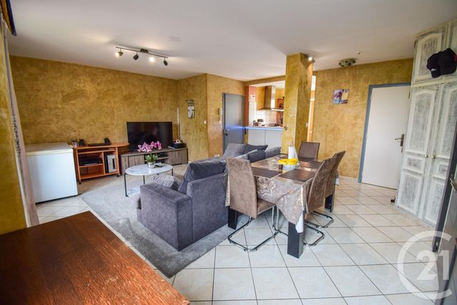 Afficher la photo en grand Appartement T3 à vendre - 4 pièces - 69.41 m2 - VILLEFRANCHE SUR SAONE - 69 - RHONE-ALPES - Century 21 Coquillat Immobilier