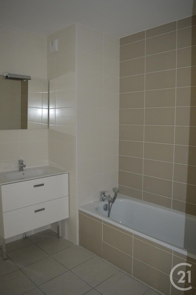 Appartement F3 à louer - 3 pièces - 64.34 m2 - VILLEFRANCHE SUR SAONE - 69 - RHONE-ALPES - Century 21 Coquillat Immobilier