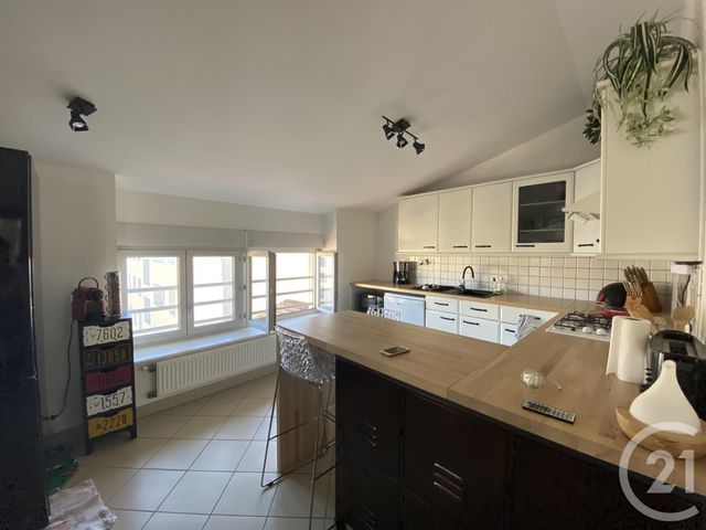 Afficher la photo en grand Appartement T3 à louer - 3 pièces - 70.0 m2 - VILLEFRANCHE SUR SAONE - 69 - RHONE-ALPES - Century 21 Coquillat Immobilier