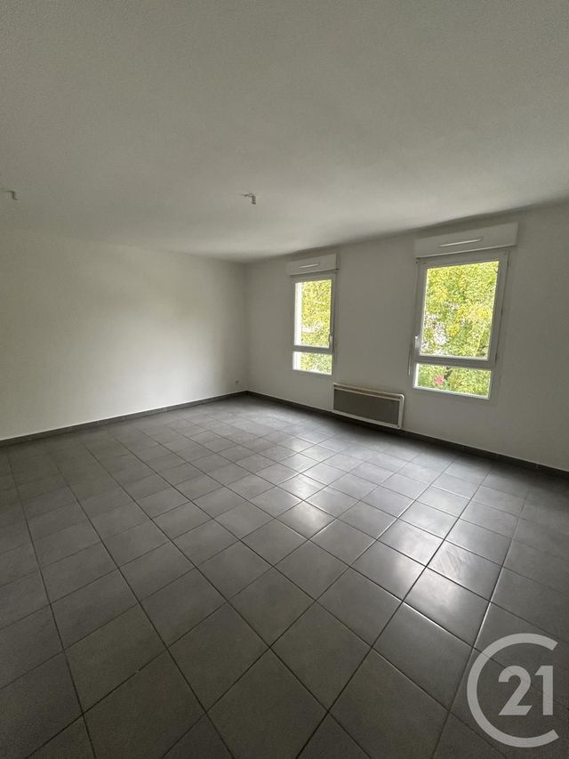 Afficher la photo en grand Appartement Studio à louer - 1 pièce - 34.0 m2 - VILLEFRANCHE SUR SAONE - 69 - RHONE-ALPES - Century 21 Coquillat Immobilier