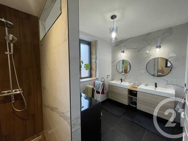 maison à louer - 5 pièces - 150.0 m2 - VAUX EN BEAUJOLAIS - 69 - RHONE-ALPES - Century 21 Coquillat Immobilier