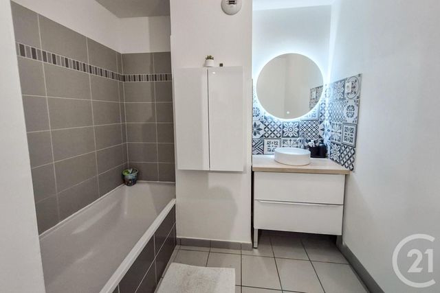 Appartement T3 à vendre - 3 pièces - 65.5 m2 - JASSANS RIOTTIER - 01 - RHONE-ALPES - Century 21 Coquillat Immobilier