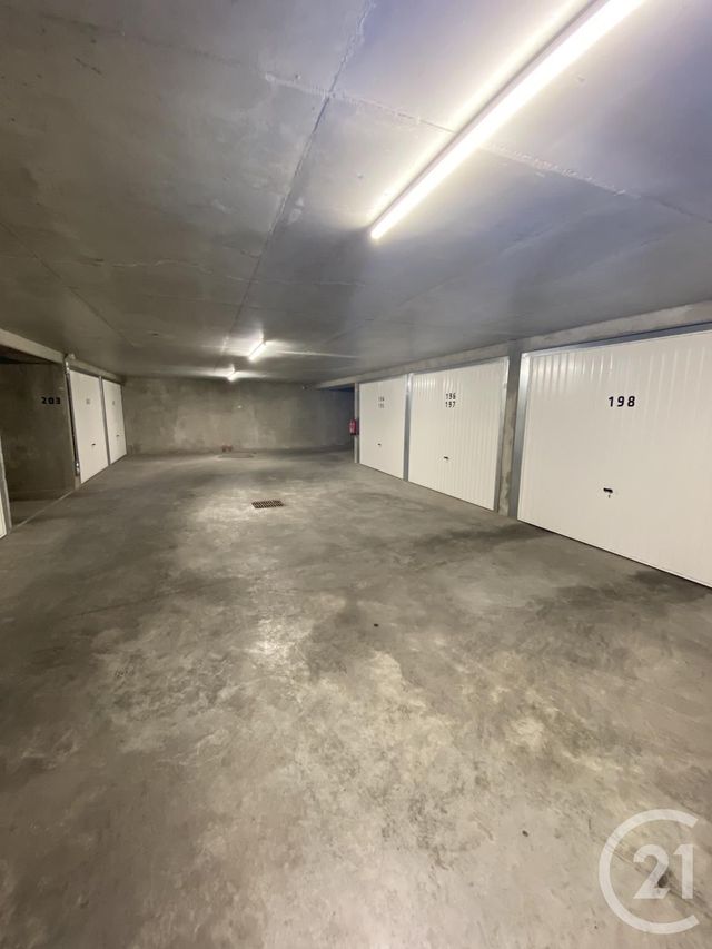 parking à louer - 24.0 m2 - VILLEFRANCHE SUR SAONE - 69 - RHONE-ALPES - Century 21 Coquillat Immobilier
