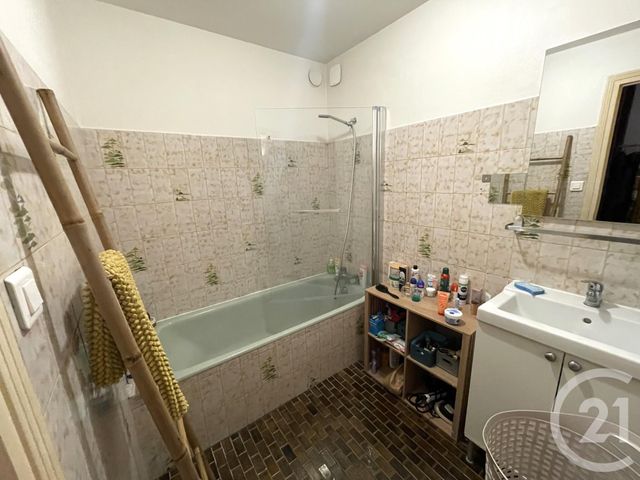 Appartement F3 à louer - 3 pièces - 60.3 m2 - CHALEINS - 01 - RHONE-ALPES - Century 21 Coquillat Immobilier