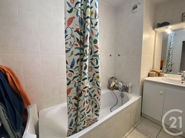 Appartement F3 à louer - 3 pièces - 75.0 m2 - FAREINS - 01 - RHONE-ALPES - Century 21 Coquillat Immobilier