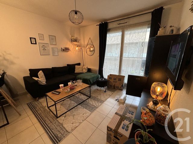 Appartement T2 à louer - 2 pièces - 36.0 m2 - VILLEFRANCHE SUR SAONE - 69 - RHONE-ALPES - Century 21 Coquillat Immobilier
