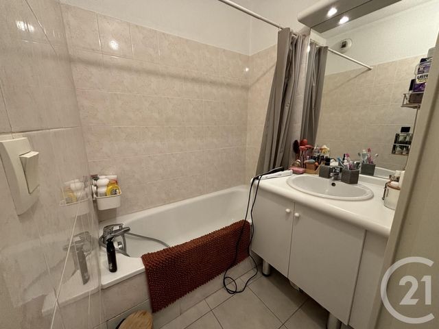 Appartement T2 à louer - 2 pièces - 36.0 m2 - VILLEFRANCHE SUR SAONE - 69 - RHONE-ALPES - Century 21 Coquillat Immobilier