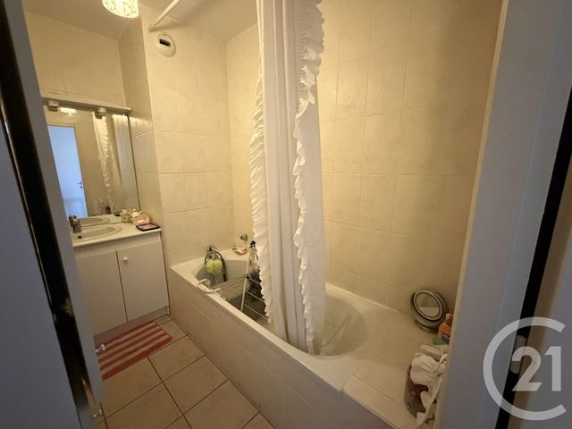 Appartement F3 à louer - 3 pièces - 75.0 m2 - FAREINS - 01 - RHONE-ALPES - Century 21 Coquillat Immobilier