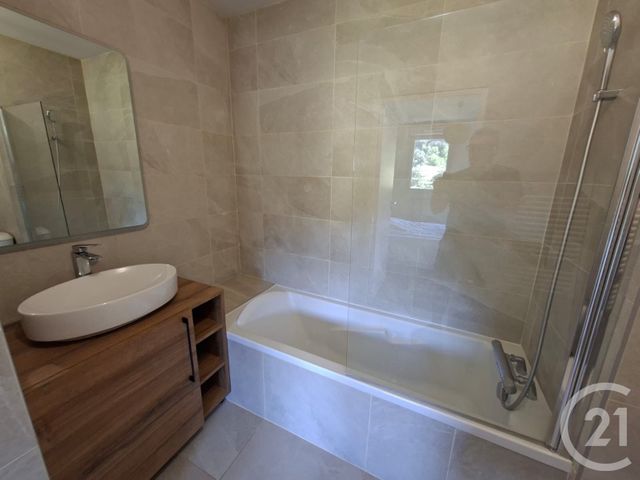 Appartement F2 à louer - 2 pièces - 42.6 m2 - NEUVILLE SUR SAONE - 69 - RHONE-ALPES - Century 21 Coquillat Immobilier