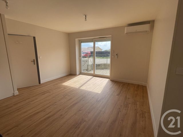 Appartement F2 à louer - 2 pièces - 36.1 m2 - SAVIGNEUX - 01 - RHONE-ALPES - Century 21 Coquillat Immobilier