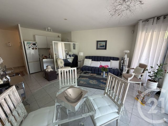 Appartement F3 à louer - 3 pièces - 63.74 m2 - FONTAINES SUR SAONE - 69 - RHONE-ALPES - Century 21 Coquillat Immobilier