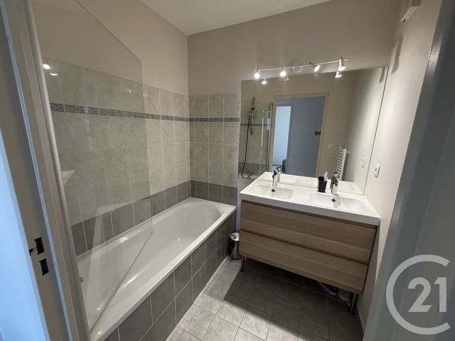 Appartement T3 à louer - 3 pièces - 55.3 m2 - VILLEFRANCHE SUR SAONE - 69 - RHONE-ALPES - Century 21 Coquillat Immobilier