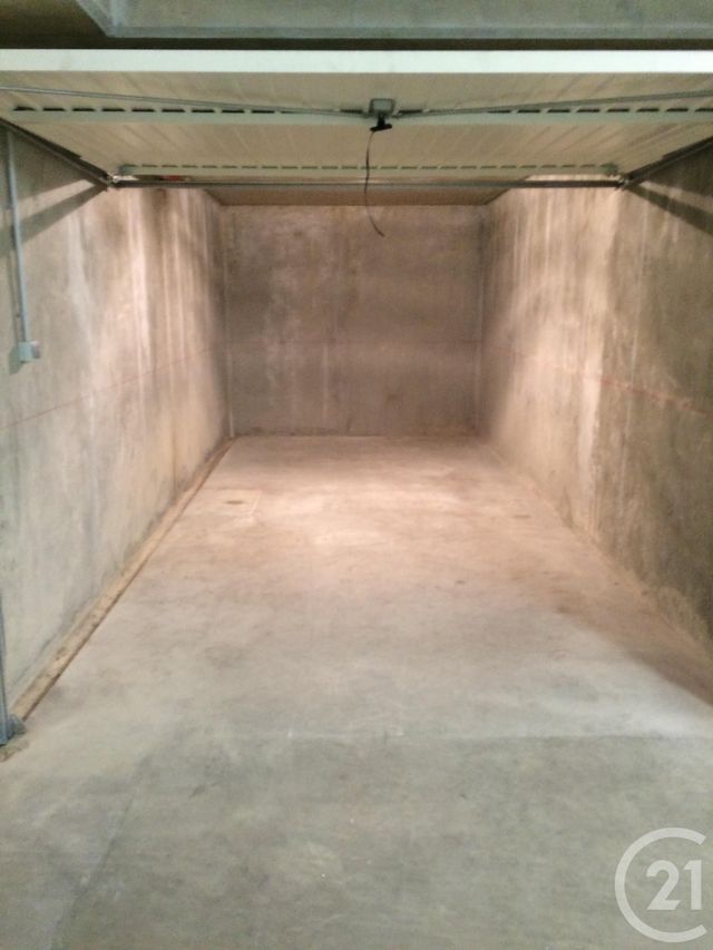 parking à louer - 15.0 m2 - VILLEFRANCHE SUR SAONE - 69 - RHONE-ALPES - Century 21 Coquillat Immobilier