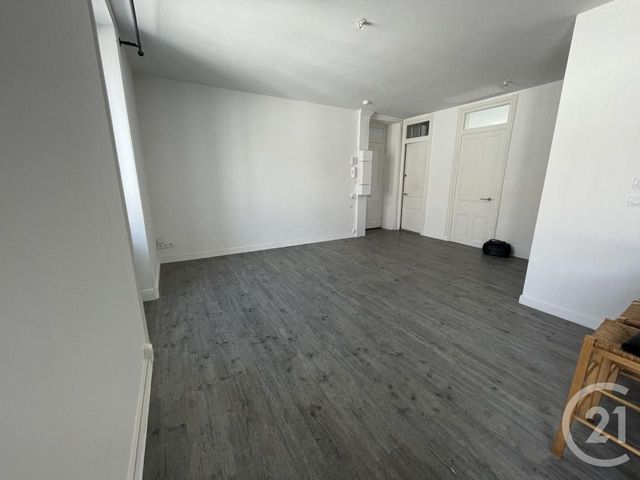 Appartement F3 à louer - 3 pièces - 74.76 m2 - VILLEFRANCHE SUR SAONE - 69 - RHONE-ALPES - Century 21 Coquillat Immobilier