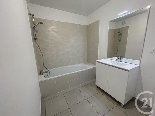 Appartement F3 à louer - 3 pièces - 61.1 m2 - VILLEFRANCHE SUR SAONE - 69 - RHONE-ALPES - Century 21 Coquillat Immobilier